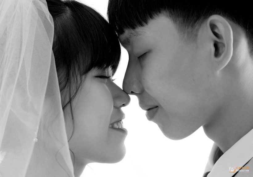Chụp ảnh cưới trong studio